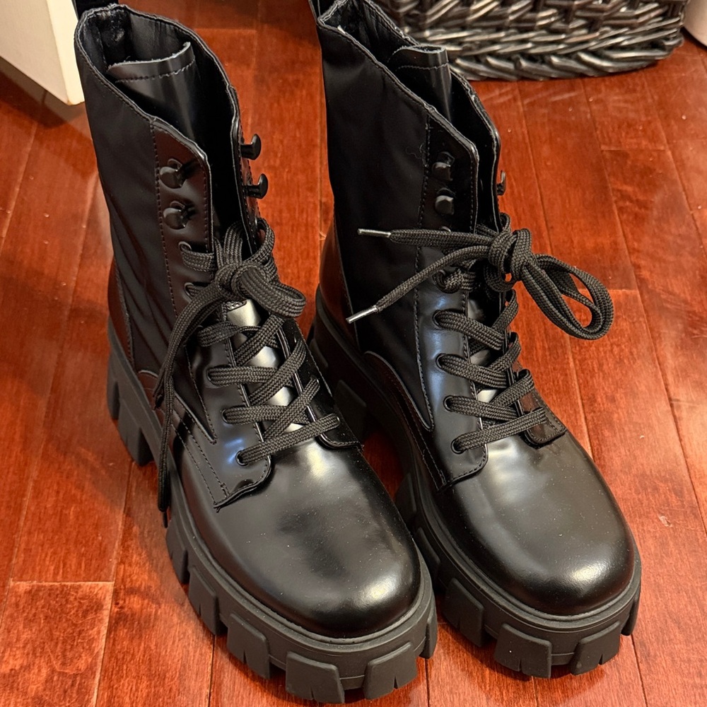 Marc Fisher Black Chunky boots
